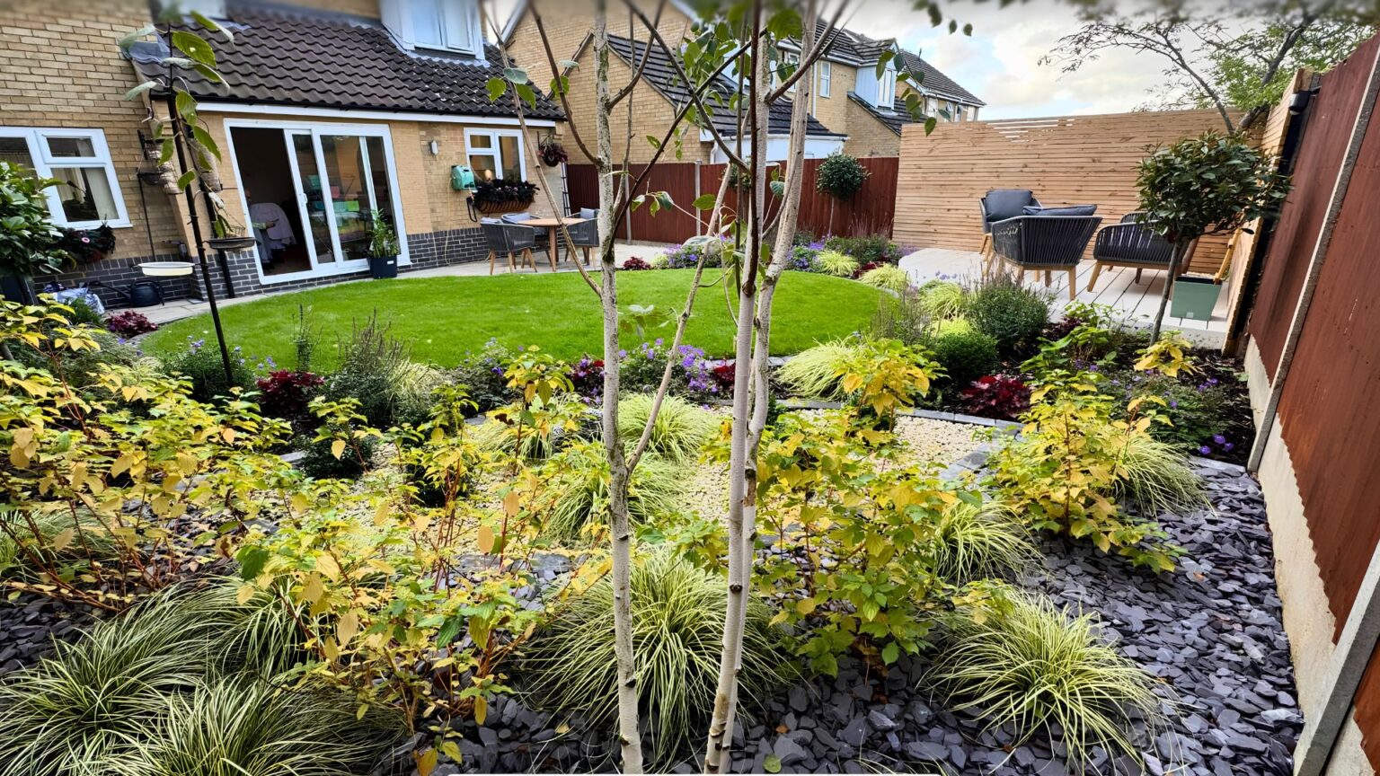 The finished curved garden looking toward the house
